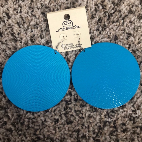 💚3 EARRING BUNDLE💚 - Picture 2 of 6